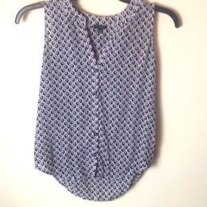 🌸 Ann Taylor black white top. Size XXS Petite.